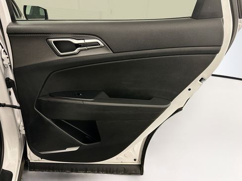 Used 2025 Kia Sportage LX image 30