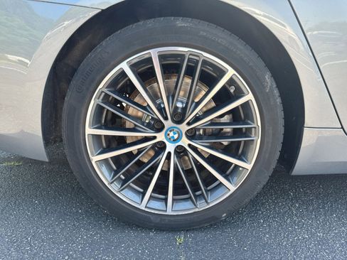 Used 2023 BMW 530e xDrive w/ Premium Package AWD/4WD image 31