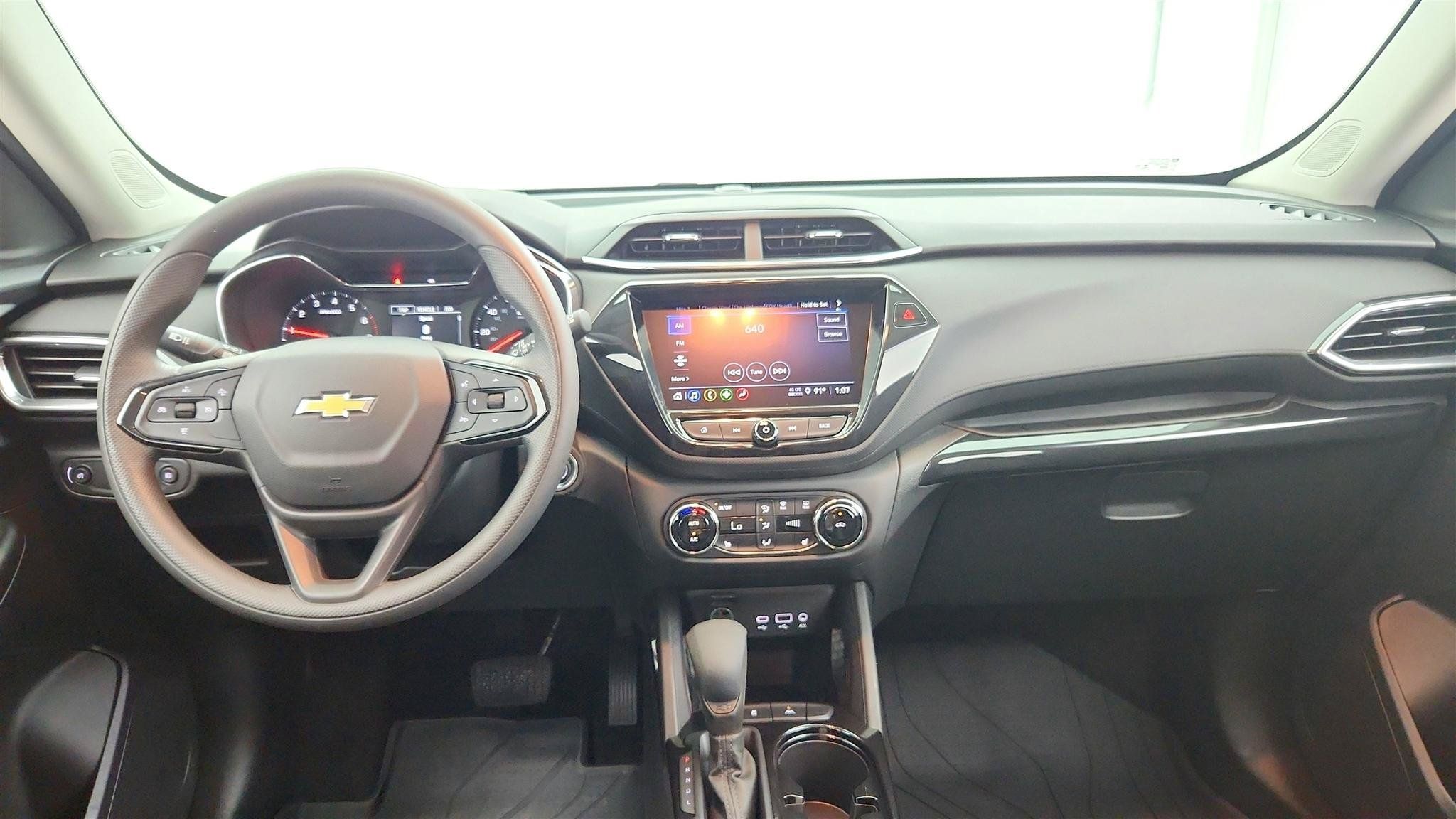 Used 2023 Chevrolet TrailBlazer LT w/ Convenience Package FWD image 11