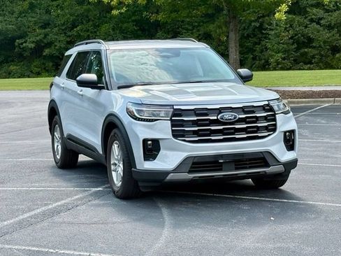 Used 2026 Ford Explorer Active w/ Active Comfort Package RWD image 11