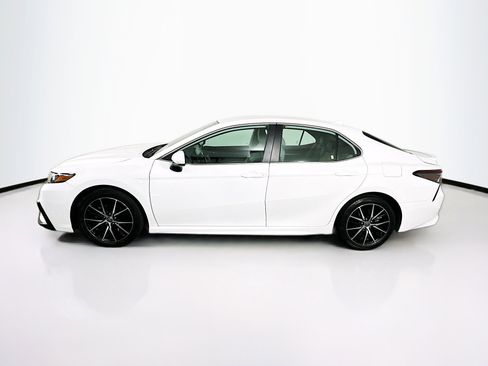 Used 2021 Toyota Camry SE image 4