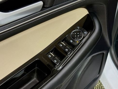 Used 2020 Ford Edge SEL w/ Cold Weather Package image 18