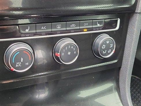 Used 2015 Volkswagen GTI SE image 27