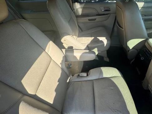 Used 2013 Cadillac Escalade Premium image 8