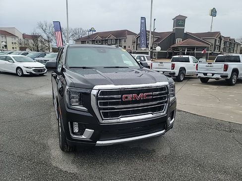 Used 2023 GMC Yukon SLT image 2