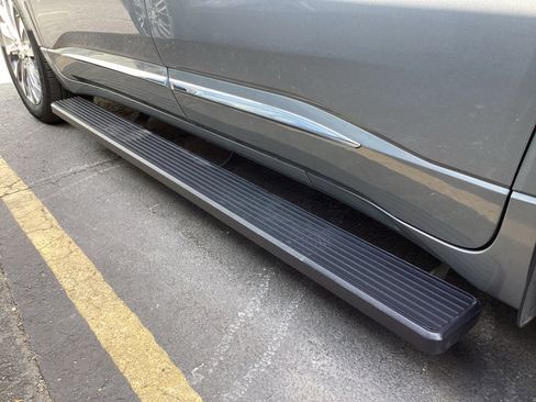 Used 2023 Chevrolet Traverse Premier image 40