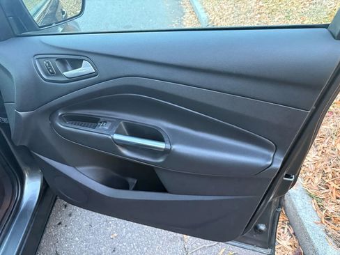 Used 2017 Ford Escape SE w/ Equipment Group 201A image 21