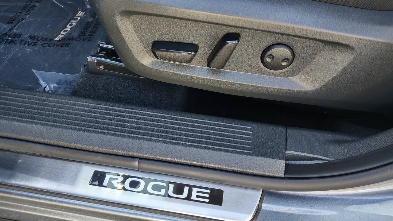 Used 2021 Nissan Rogue SV FWD image 12