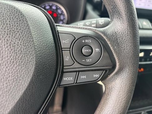 Used 2021 Toyota RAV4 LE AWD/4WD image 16