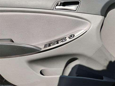Used 2017 Hyundai Accent SE image 18