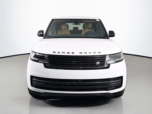 Used 2024 Land Rover Range Rover SE AWD/4WD image 2