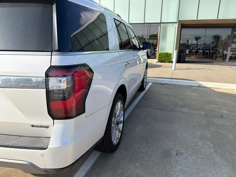 Used 2019 Ford Expedition Limited w/ Equipment Group 302A RWD image 4