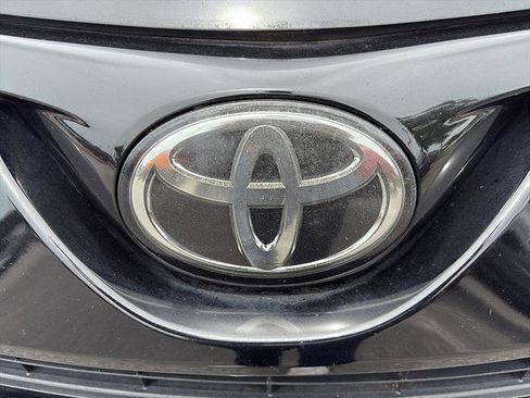 Used 2018 Toyota RAV4 XLE w/ Plus Extra Value Package FWD image 12