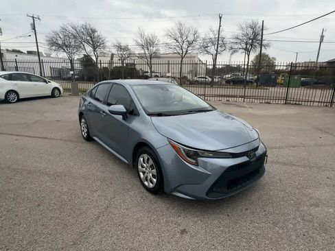 Used 2020 Toyota Corolla LE image 2