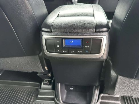 Used 2017 Toyota Highlander XLE image 24