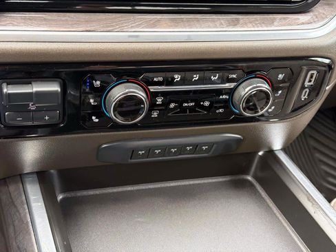 Used 2025 Chevrolet Silverado 3500 LTZ w/ LTZ Convenience Package AWD/4WD image 25