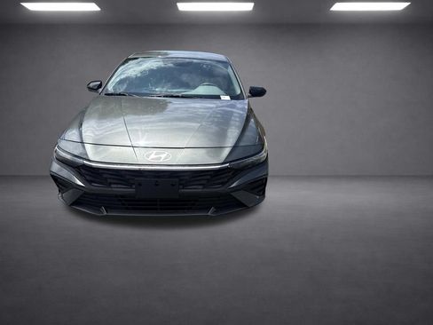Used 2025 Hyundai Elantra Sport FWD image 7
