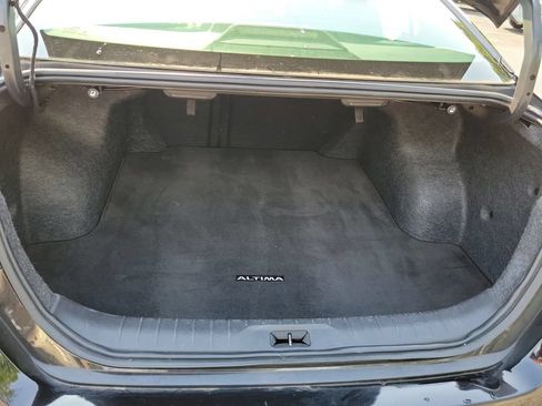 Used 2024 Nissan Altima 2.5 SV FWD image 11