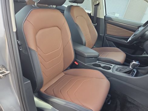 Certified 2025 Volkswagen Jetta SEL FWD image 19