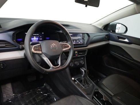 Used 2022 Volkswagen Taos SE image 9