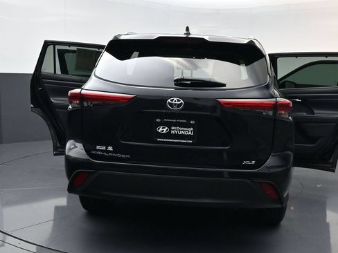 Used 2021 Toyota Highlander XLE FWD image 32