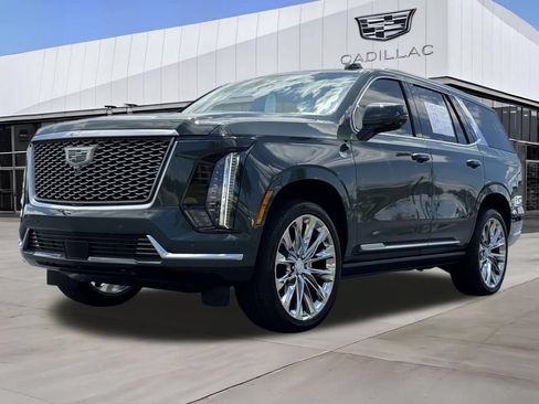 Certified 2026 Cadillac Escalade Luxury w/ LPO, Radiant Package AWD/4WD image 5