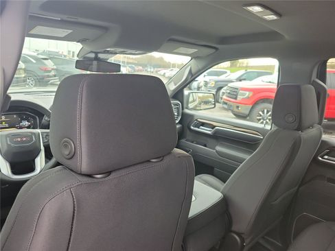 New 2026 GMC Sierra 1500 SLE w/ Preferred Package image 12