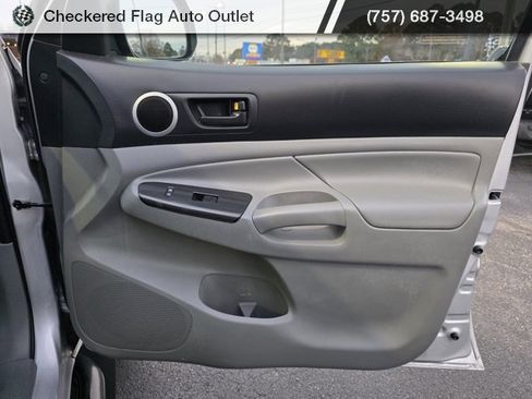 Used 2013 Toyota Tacoma PreRunner image 41