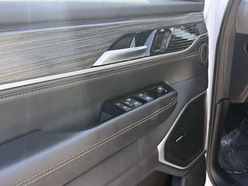 Used 2024 Jeep Wagoneer Series II w/ Flexible Seating Group image 29