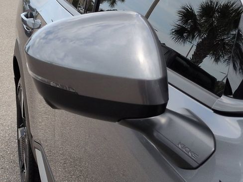 Used 2025 Nissan Kicks SR FWD image 13