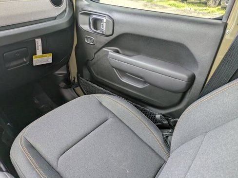 New 2025 Jeep Gladiator Sport image 15