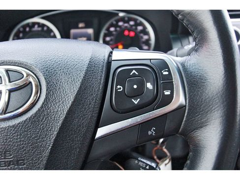 Used 2015 Toyota Camry SE FWD image 16