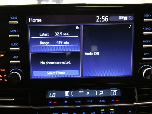 Used 2024 Toyota Sienna XLE FWD image 14