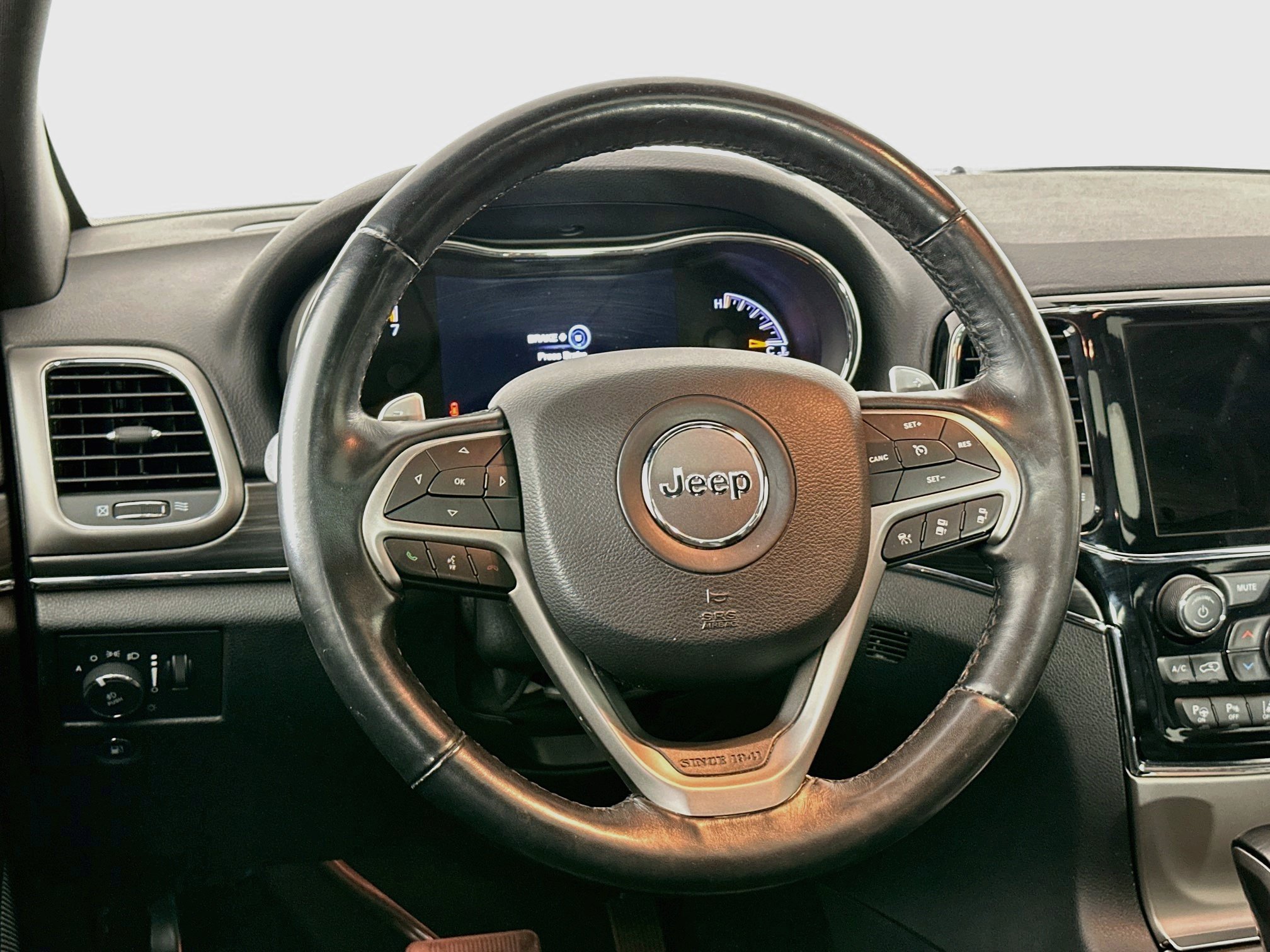 Used 2020 Jeep Grand Cherokee Limited AWD/4WD image 18