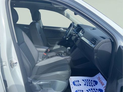 Used 2022 Volkswagen Tiguan SE w/ Panoramic Sunroof Package image 20