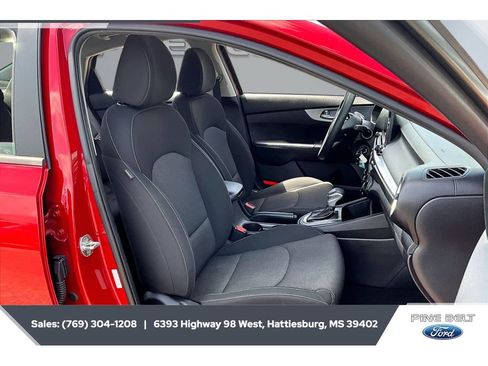 Used 2022 Kia Forte LXS w/ LXS Technology Package FWD image 6