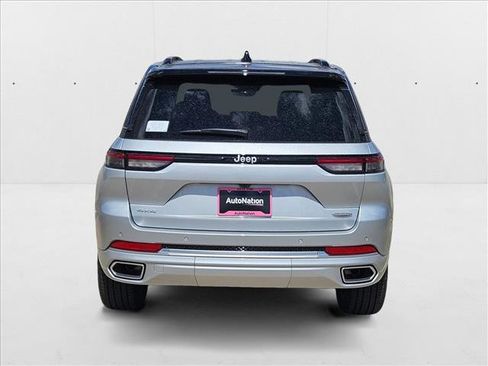 New 2025 Jeep Grand Cherokee Summit w/ Luxury Tech Group V image 7