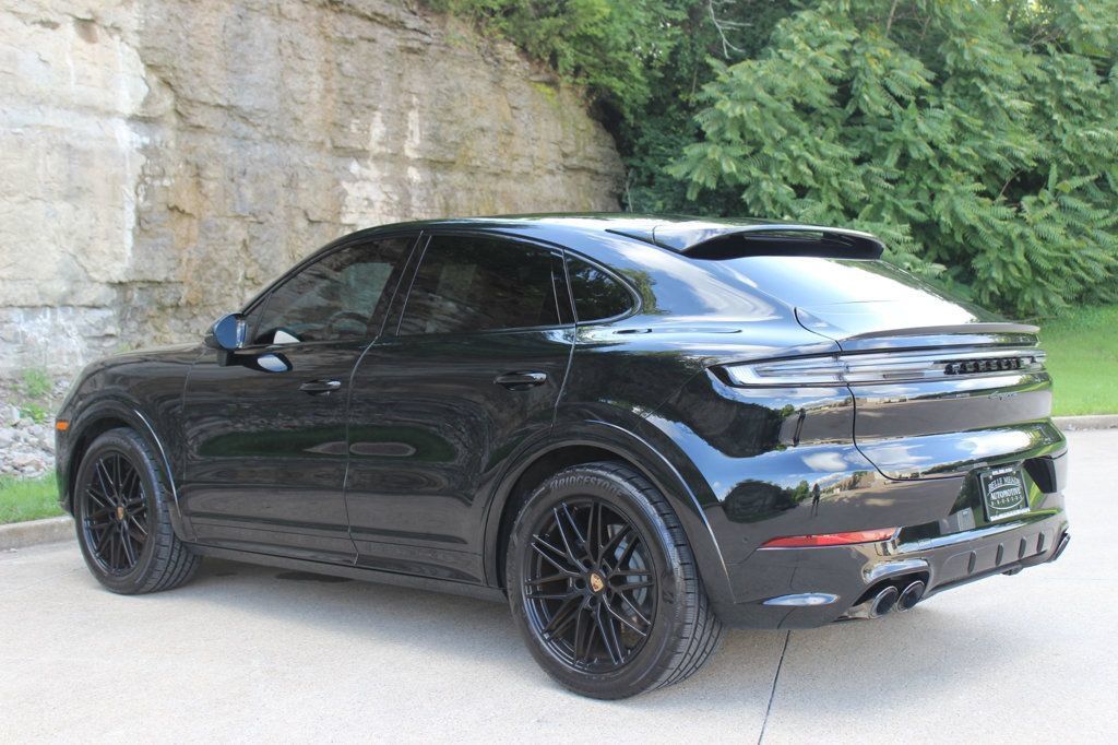Used 2025 Porsche Cayenne Coupe AWD/4WD image 7