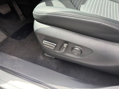 Used 2025 Toyota Highlander XSE AWD/4WD image 21
