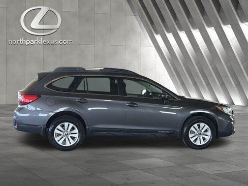 Used 2019 Subaru Outback 2.5i Premium w/ Popular Package #2 AWD/4WD image 4