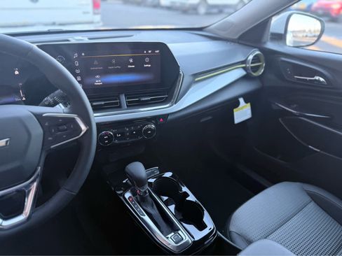 New 2026 Chevrolet Trax LT w/ Driver Confidence Package image 8