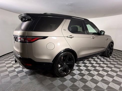 Used 2024 Land Rover Discovery Dynamic SE AWD/4WD image 7
