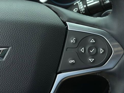 Used 2023 Chevrolet Traverse RS FWD image 28