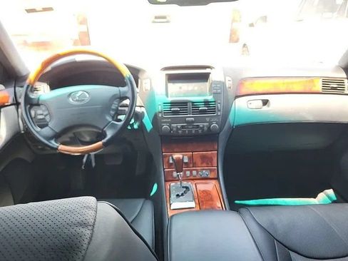 Used 2004 Lexus LS 430 RWD image 5