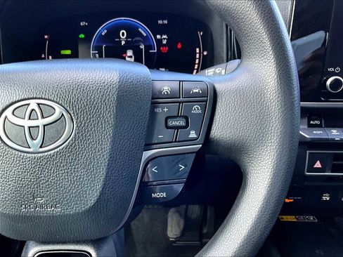 Used 2025 Toyota Camry LE image 24