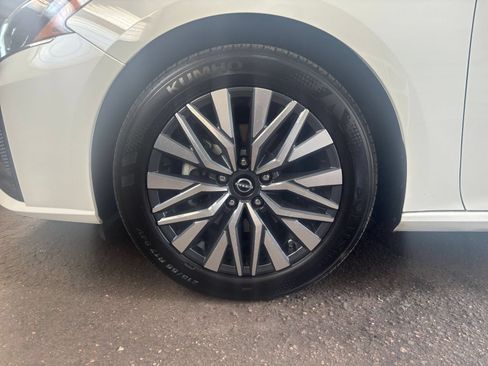 Used 2025 Nissan Altima 2.5 SV FWD image 28