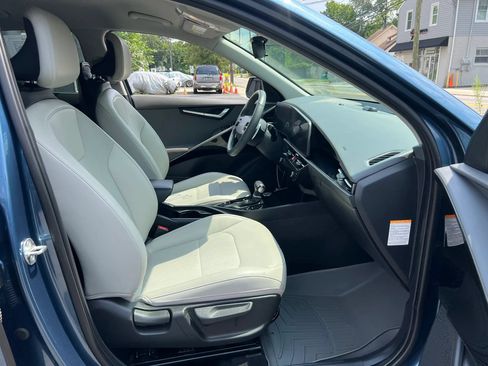Used 2025 Kia Niro EX FWD image 30