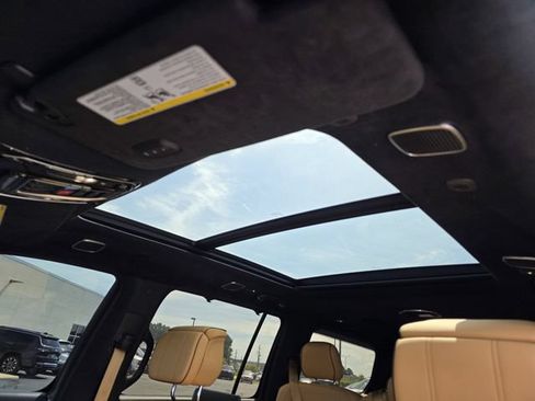 Used 2023 Jeep Grand Wagoneer Series III w/ Rear Seat Video Group 1 AWD/4WD image 25