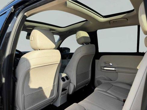 Used 2021 Mercedes-Benz GLB 250 image 36