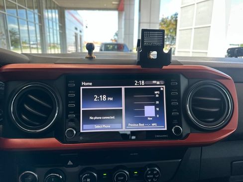Used 2020 Toyota Tacoma TRD Sport AWD/4WD image 29